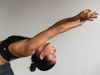 Yoga em casa: Entenda os benefícios físicos e mentais que ela pode te proporcionar!